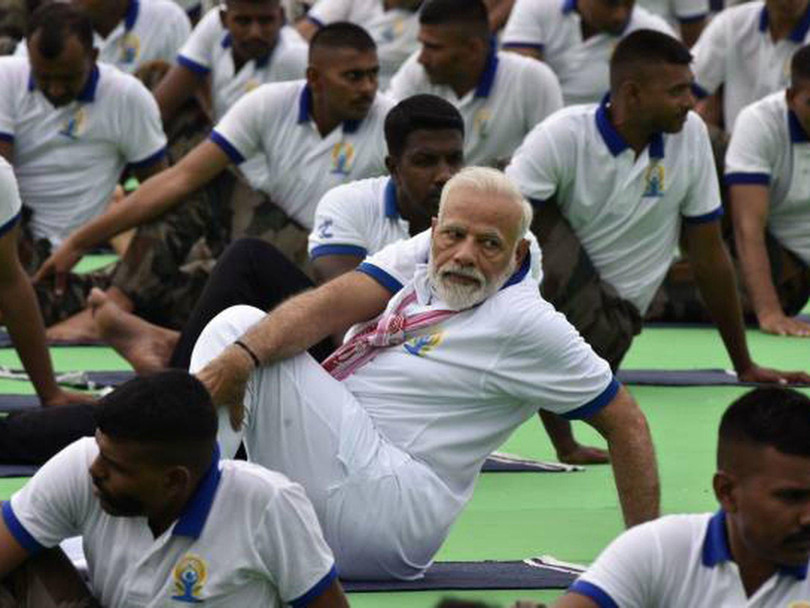 Thủ tướng Modi cho rằng tập Yoga có thể giúp hỗ trợ chữa COVID-19 (Ảnh: Getty).