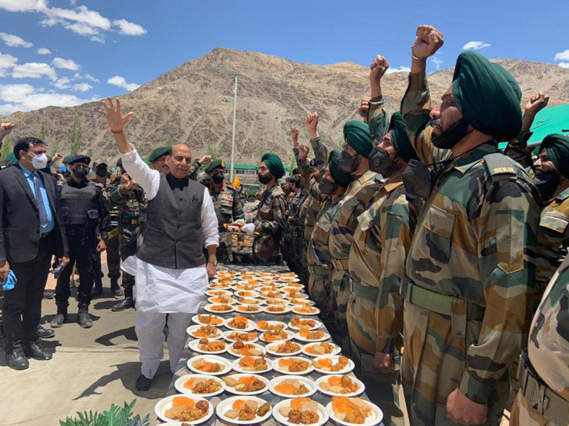 Bộ trưởng Quốc phòng Ấn Độ Rajnath Singh bắt đầu chuyến thị sát khu vực Ladakh ở biên giới Trung - Ấn từ 27/6 (Ảnh: Indian Army). Bộ trưởng Quốc phòng Ấn Độ Rajnath Singh bắt đầu chuyến thị sát khu vực Ladakh ở biên giới Trung - Ấn từ 27/6 (Ảnh: Indian Army).