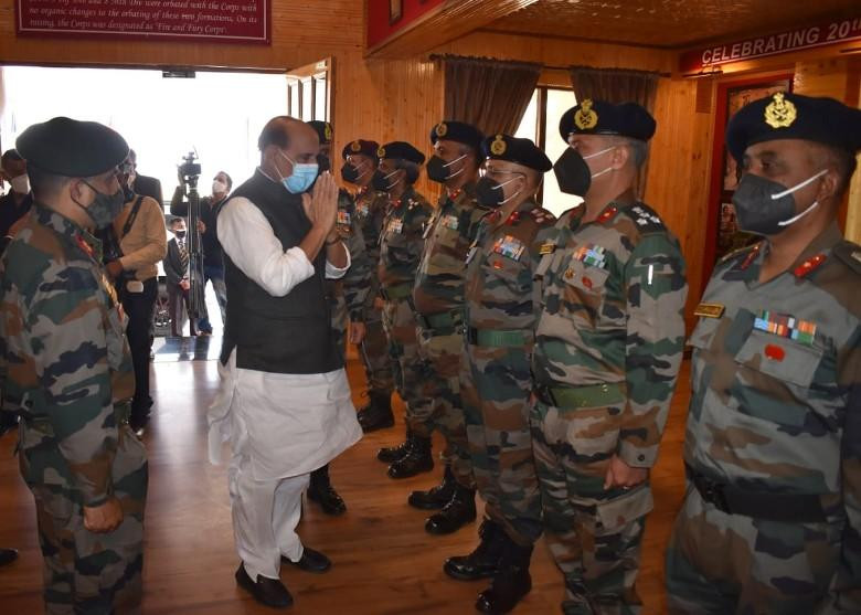 Bộ trưởng Quốc phòng Ấn Độ Rajnath Singh thị sát các đơn vị quân đội ở khu vực Ladakh (Ảnh: Indian Army). Bộ trưởng Quốc phòng Ấn Độ Rajnath Singh thị sát các đơn vị quân đội ở khu vực Ladakh (Ảnh: Indian Army).