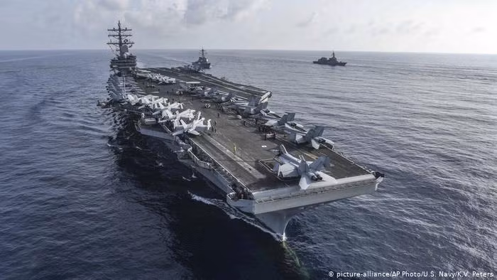 Tàu sân bay USS Ronald Reagan đang tập trận trên Biển Đông (Ảnh: AP).