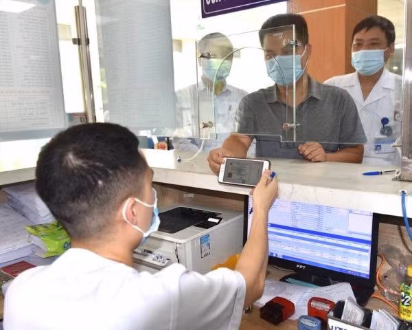 Ứng dụng công nghệ thông tin vào việc khám chữa bệnh bảo hiểm y tế