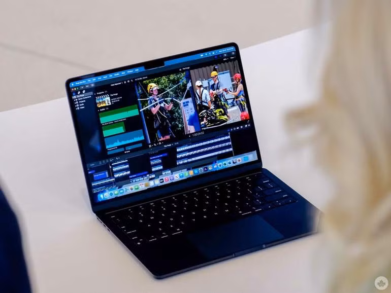 MacBook Air M2 có thể đáp ứng tốt cho những người dùng yêu thích thiết kế mới, cùng hiệu năng mạnh mẽ (Ảnh: TheMoonLightersGuide). MacBook Air M2 có thể đáp ứng tốt cho những người dùng yêu thích thiết kế mới, cùng hiệu năng mạnh mẽ (Ảnh: TheMoonLightersGuide).