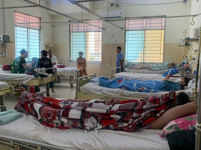 Bệnh viện tuyến cuối ở TP.HCM quá tải bệnh nhân sốt xuất huyết do nhập viện ồ ạt - Ảnh 2.