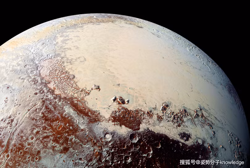 Europa và Enceladus là hai mặt trăng phủ băng với một đại dương nước lỏng dưới bề mặt.