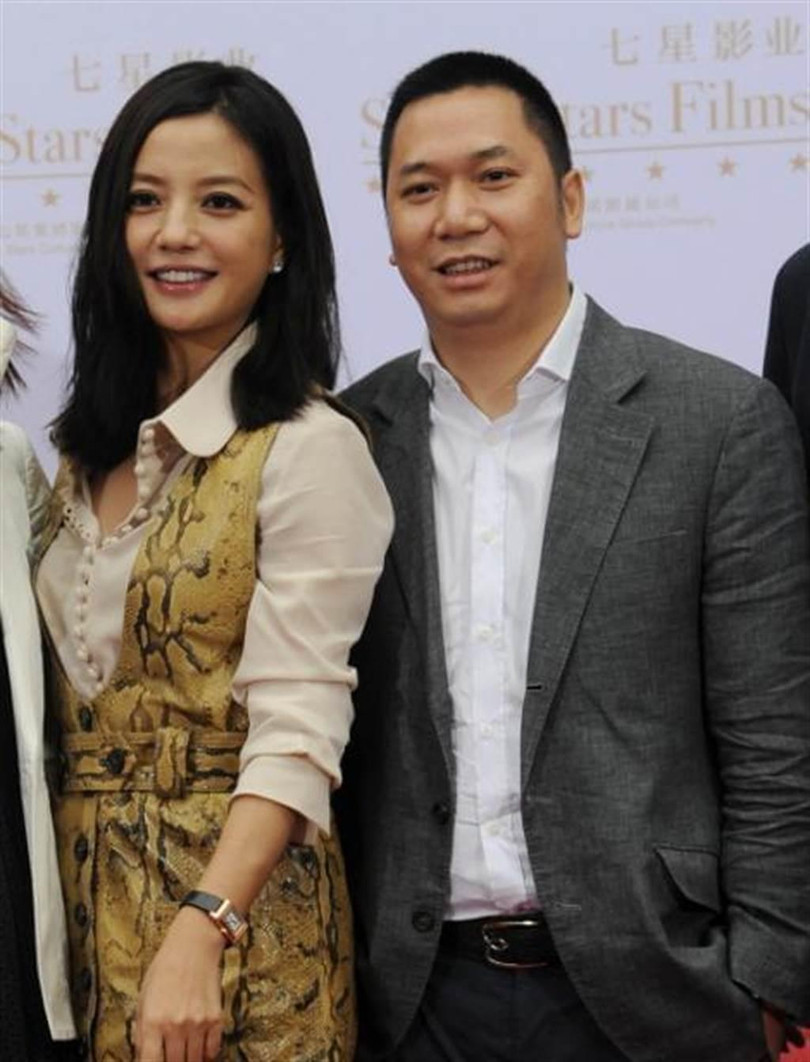 Triệu Vy và chồng Hoàng Hữu Long (Ảnh: chinatimes).