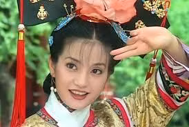 Triệu Vy trong vai Tiểu Yến Tử trong phim "Hoàn Châu cách cách", bộ phim làm nên tên tuổi cô năm 1998 (Ảnh: sina).