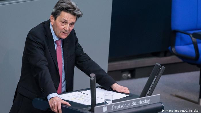 Rolf Mutzenich, chủ tịch nhóm nghị sĩ của Đảng Dân chủ Xã hội Đức phản đối việc đưa tàu chiến tới khu vực Ấn Độ-Thái Bình Dương (Ảnh: Deutsche Welle).