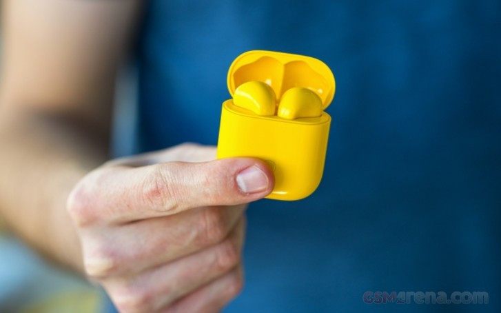 Tài nghe Buds Air của Realme có thiết kế khá giống AirPods của Apple. Ảnh: GSMArena