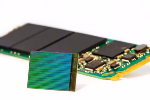 Intel và Micron giới thiệu chip nhớ NAND flash 3D có dung lượng 3,5 TB với khe cắm M.2.