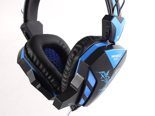 Soundmax AH-313 cũng có kiểu dáng tai nghe dạng chụp đầu over-ear.