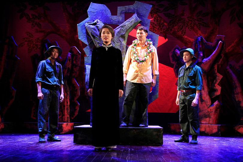 Video: “Biệt đội Báo Đen” khốc liệt và lãng mạn trên sân khấu Nhà hát Lớn ảnh 13