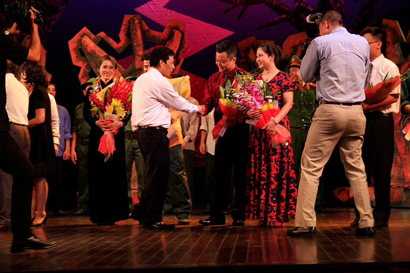 Video: “Biệt đội Báo Đen” khốc liệt và lãng mạn trên sân khấu Nhà hát Lớn ảnh 16