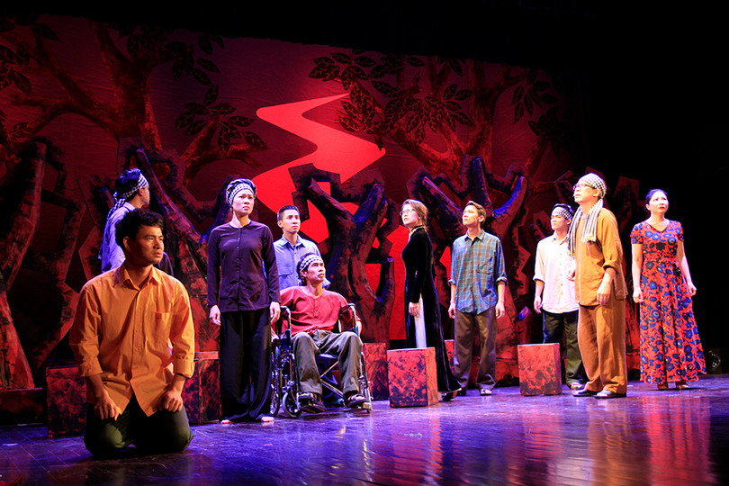 Video: “Biệt đội Báo Đen” khốc liệt và lãng mạn trên sân khấu Nhà hát Lớn ảnh 15