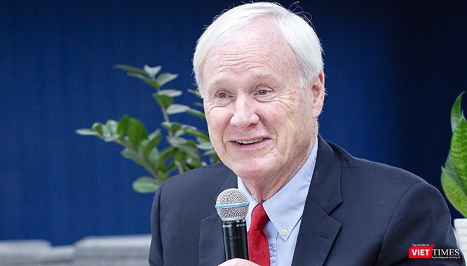 Chris Matthews, biên tập viên dẫn chương trình nổi tiếng, linh hồn của show “Hardball with Chris Matthews” - chương trình đang được phát sóng lâu nhất trên đài MSNBC của Mỹ (kéo dài hơn 20 năm) tại TP.HCM hôm 29/12/2019. Ảnh: Nguyễn Luân.