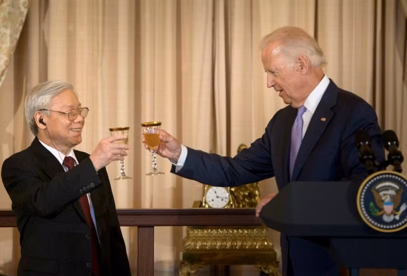 Ông Joe Biden đã lẩy Kiều khi tiếp đón Tổng Bí thư Nguyễn Phú Trọng trong buổi tiệc chiêu đãi tại Bộ Ngoại giao Hoa Kỳ (Ảnh: Reuters). Ông Joe Biden đã lẩy Kiều khi tiếp đón Tổng Bí thư Nguyễn Phú Trọng trong buổi tiệc chiêu đãi tại Bộ Ngoại giao Hoa Kỳ (Ảnh: Reuters).