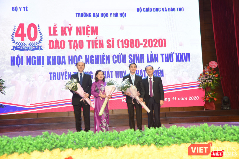 GS.TS. Tạ Thành Văn – Bí thư Đảng ủy, Chủ tịch Hội đồng Trường Đại học Y Hà Nội - tri ân các lãnh đạo, nguyên lãnh đạo Bộ Y tế từng học tập, cống hiến tại Trường Đại học Y Hà Nội