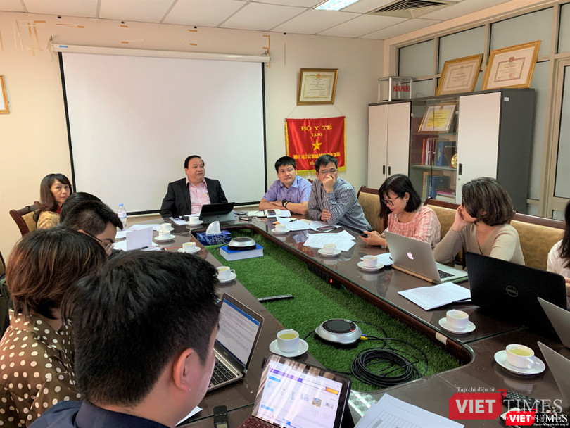 Ông Nguyễn Minh Tuấn – Vụ trưởng Vụ Trang thiết bị và Công trình y tế - chia sẻ với các nhà báo về Cổng công khai giá TTBYT