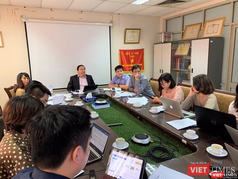 Ông Nguyễn Minh Tuấn – Vụ trưởng Vụ Trang thiết bị và Công trình y tế - chia sẻ với các nhà báo về Cổng công khai giá TTBYT