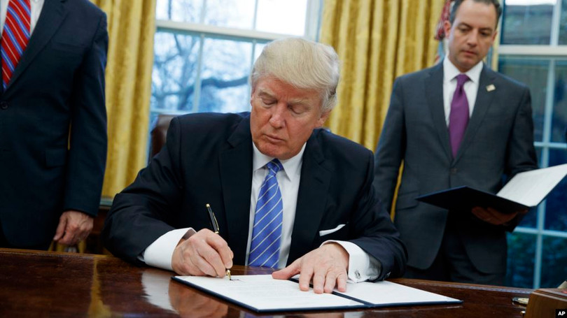 Ông Donald Trump Mệnh lệnh hành chính theo “Luật quyền lực kinh tế khẩn cấp quốc tế” khiến quan hệ Mỹ - Trung càng thêm căng thẳng