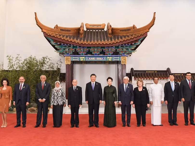 Chủ tịch Tập Cận Bình và phu nhân tiếp và chiêu đãi lãnh đạo các nước đến dự đại hội