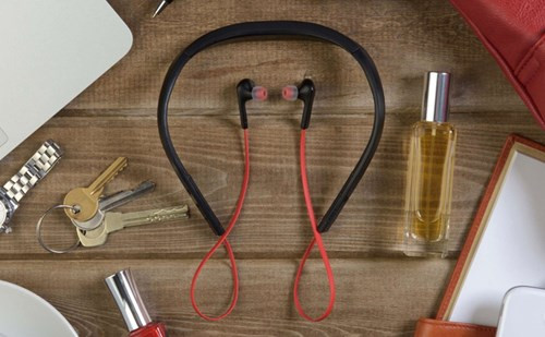 Jabra Halo Smart có thể cho thời lượng đàm thoại rảnh tay lên đến 17 giờ hoặc 15 giờ nghe nhạc không dây.