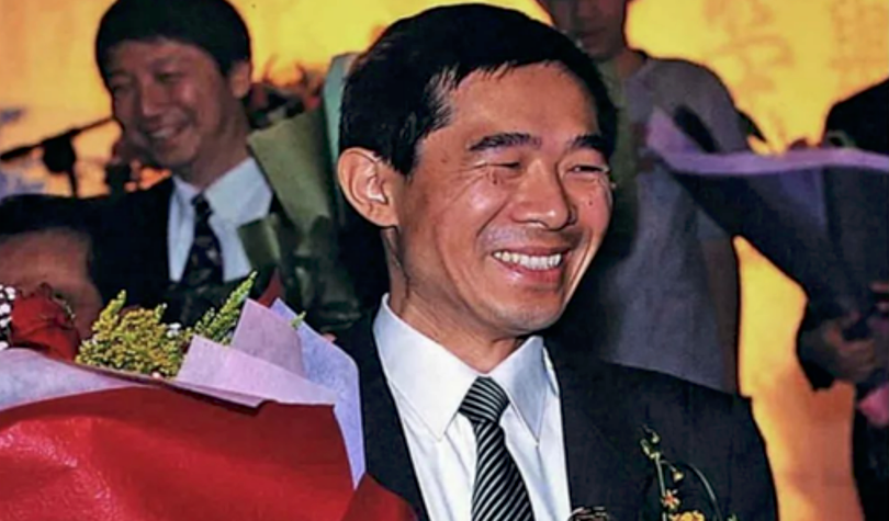 Ông Liang Mong-Song trong một buổi lễ trao thưởng của TSMC năm 2003