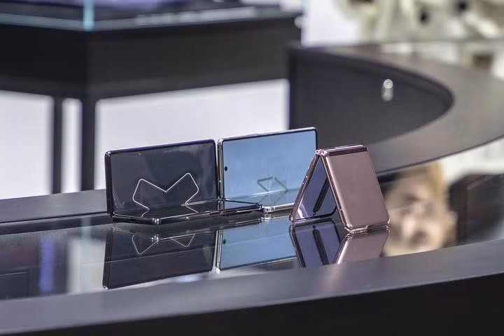 Điện thoại Samsung màn hình gập