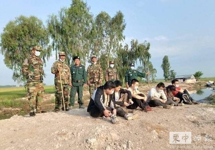 6 người Trung Quốc xâm nhập trái phép tỉnh Takeo bị bắt hôm 10/3 (Ảnh: Thời báo Campuchia).