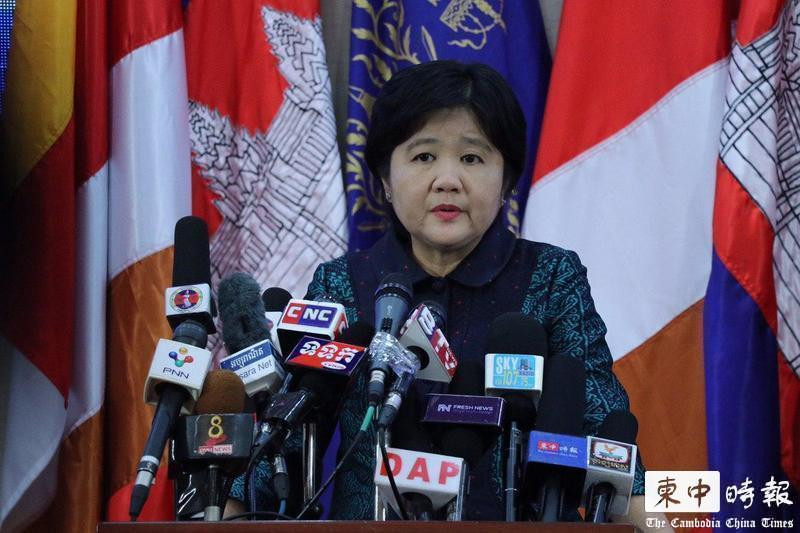 Chiều 11/3, bà Or Vandine, người phát ngôn Bộ Ngoại giao Campuchia công bố ca tử vong đầu tiên vì COVID-19 ở Campuchia (Ảnh: Thời báo Campuchia).