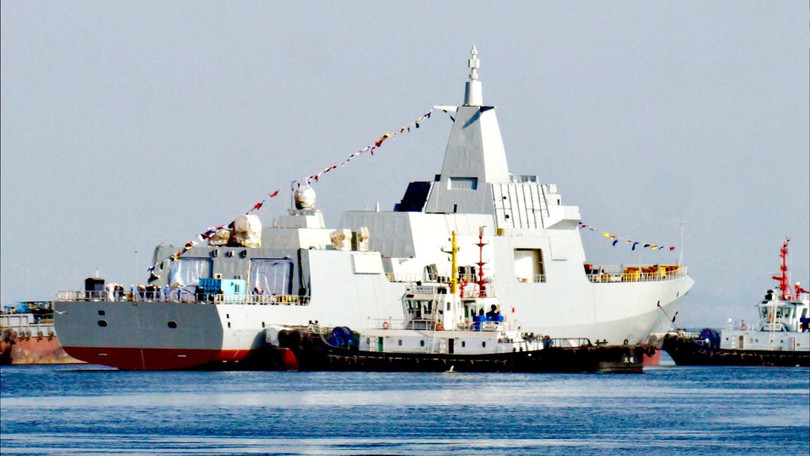 Tàu khu trục 055 có lượng giãn nước 13 ngàn tấn của Trung Quốc (Ảnh: Dwnews).