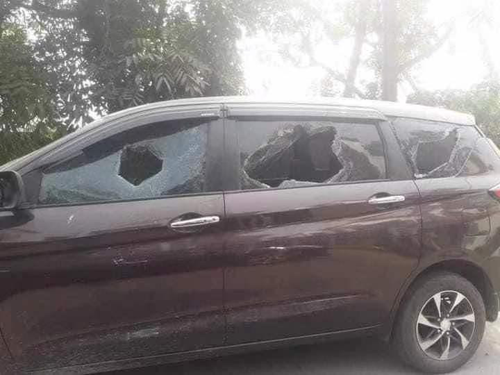 Xe hơi của chủ doanh nghiệp Trung Quốc bị đập phá (Ảnh: Sina).