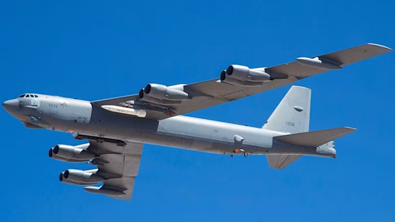 Máy bay B-52H mang mô hình tên lửa siêu thanh AGM-183A (Ảnh: 163.com) Máy bay B-52H mang mô hình tên lửa siêu thanh AGM-183A (Ảnh: 163.com)