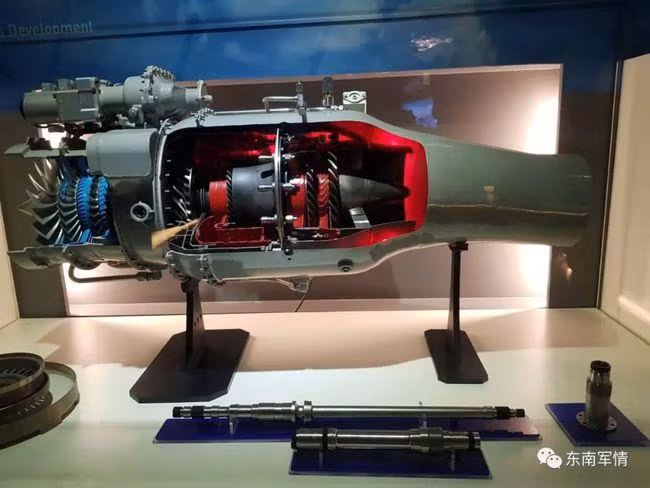 Động cơ phản lực dùng cho tên lửa Hùng Phong-2E tăng tầm (Ảnh: 163.com) Động cơ phản lực dùng cho tên lửa Hùng Phong-2E tăng tầm (Ảnh: 163.com)