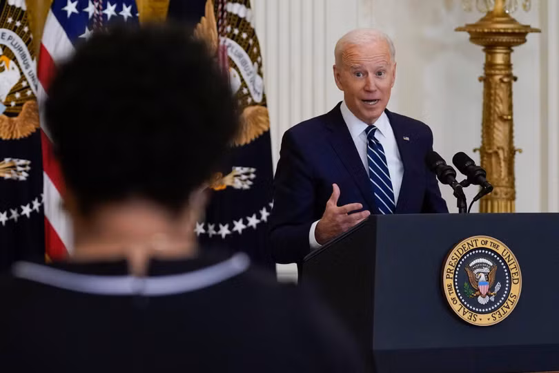 Tổng thống Joe Biden trả lời các phóng viên tại cuộc họp báo (Ảnh: AP).