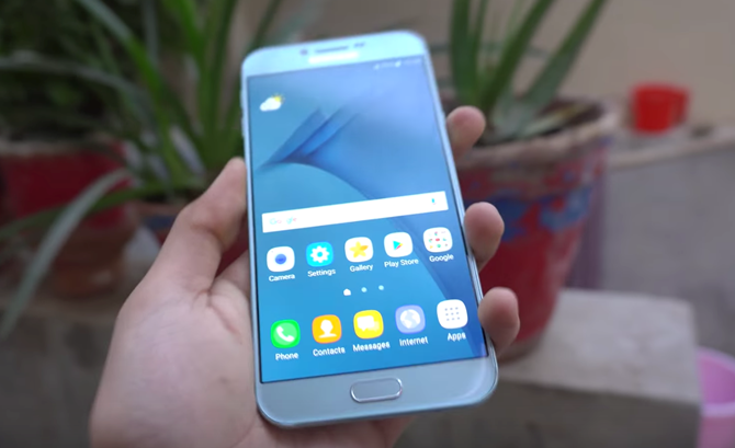 Galaxy A8 2016 rơi từ bàn xuống nền 'vô tư' ảnh 7