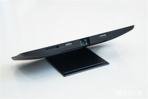 Cận cảnh máy chiếu Insta Share Projector.