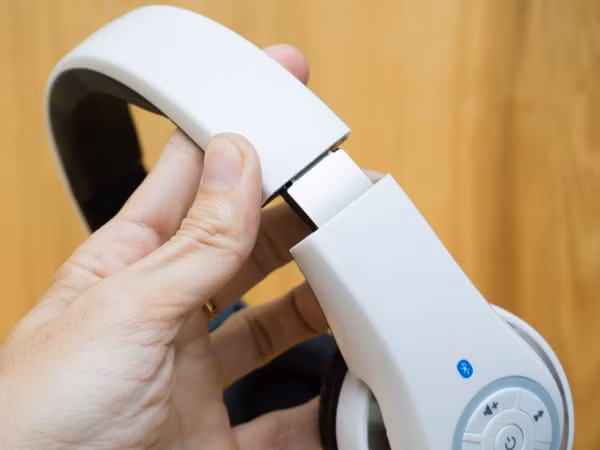 Intopic Jazz BT950 khá cứng cáp vì khung xương vòm chụp đầu bằng kim loại. Intopic Jazz BT950 khá cứng cáp vì khung xương vòm chụp đầu bằng kim loại.