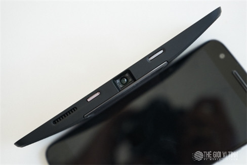 Cận cảnh máy chiếu Insta Share Projector.