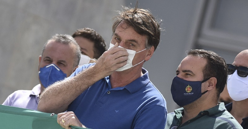 Tổng thống Bolsorano bị coi là liên quan đến việc Brazil trở thành quốc gia bị dịch nghiêm trọng thứ hai thế giới (Ảnh: AP)