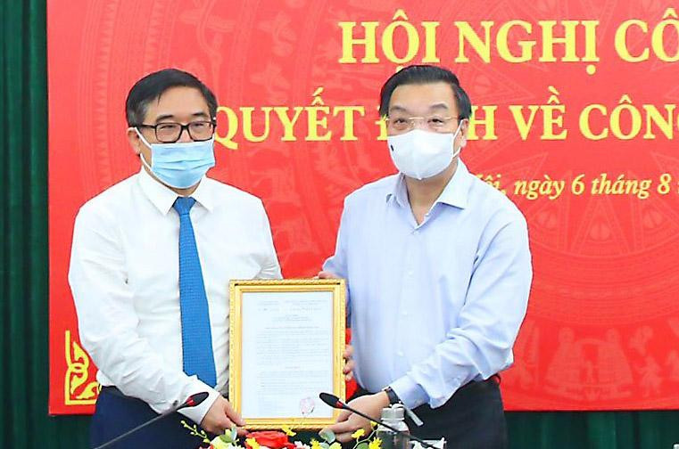 Chủ tịch UBND thành phố Hà Nội Chu Ngọc Anh trao quyết định bổ nhiệm đồng chí Đỗ Đình Hồng giữ chức Giám đốc Sở Văn hóa Thể thao Hà Nội. Chủ tịch UBND thành phố Hà Nội Chu Ngọc Anh trao quyết định bổ nhiệm đồng chí Đỗ Đình Hồng giữ chức Giám đốc Sở Văn hóa Thể thao Hà Nội.