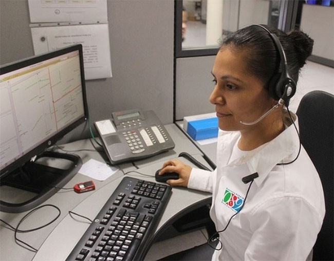 Làm thế nào để thoát khỏi thang máy bị kẹt khi không có trợ giúp? ảnh 4