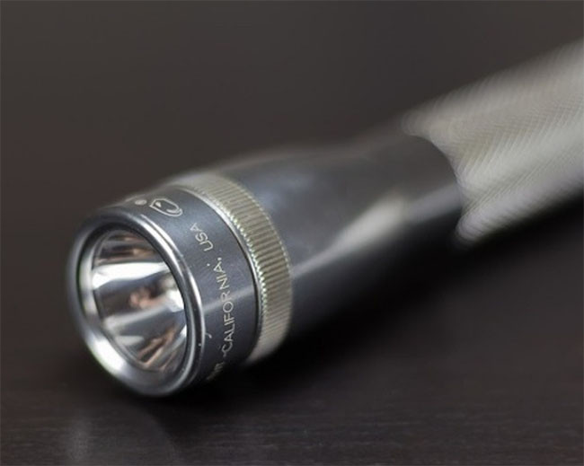 Làm thế nào để thoát khỏi thang máy bị kẹt khi không có trợ giúp? ảnh 3