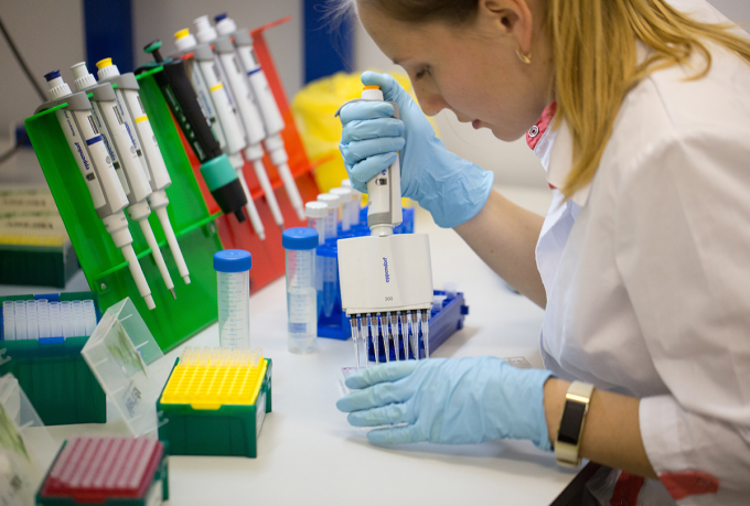 Sputnik V sẽ được sản xuất theo một "quy trình đầy đủ" đúng các quy trình, quy chuẩn, vật liệu tiêu chuẩn về chất lượng do Nga kiểm soát. Ảnh: Sputnik V