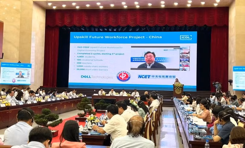 Quang cảnh hội thảo " Chuyển đổi số giáo dục - Từ cốt lõi đến toàn diện". Quang cảnh hội thảo " Chuyển đổi số giáo dục - Từ cốt lõi đến toàn diện".