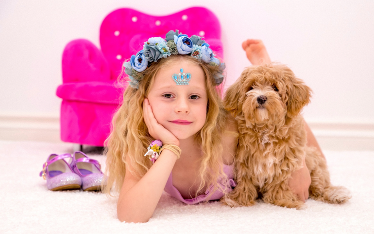 Cô bé Anastasia đã kiếm được hàng trăm triệu USD nhờ vào việc làm các video trên Youtube (Ảnh: Instagram). Cô bé Anastasia đã kiếm được hàng trăm triệu USD nhờ vào việc làm các video trên Youtube (Ảnh: Instagram).