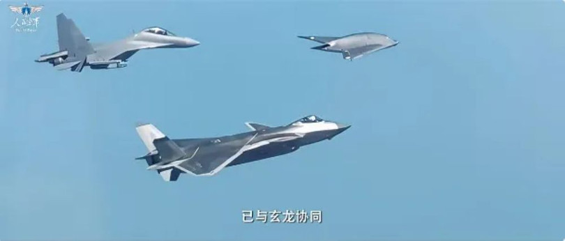 Hình ảnh UAV Huyền Long bay cùng tiêm kích có người lái J-20 và J-16 trong phim "Giấc mơ xa". Ảnh: QQnews.