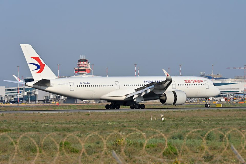 Hang Dong Phuong dung bay.jpg