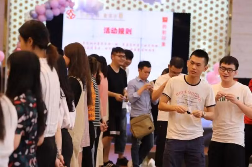 Theo Niên giám thống kê Trung Quốc năm 2023, Trung Quốc có 240 triệu người độc thân và đang tiếp tục tăng. Ảnh: Creaders.