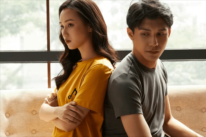 quay lung lai nhau.png