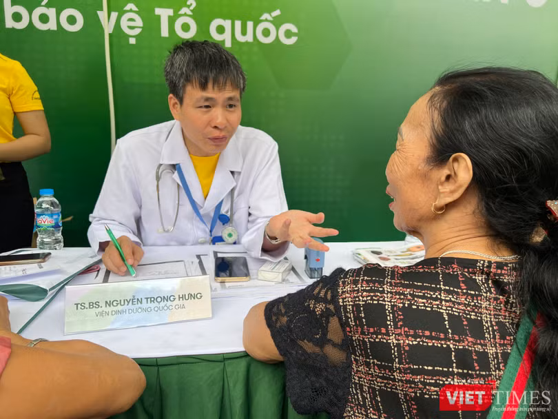 VT_ Tu ván Hưng.JPG